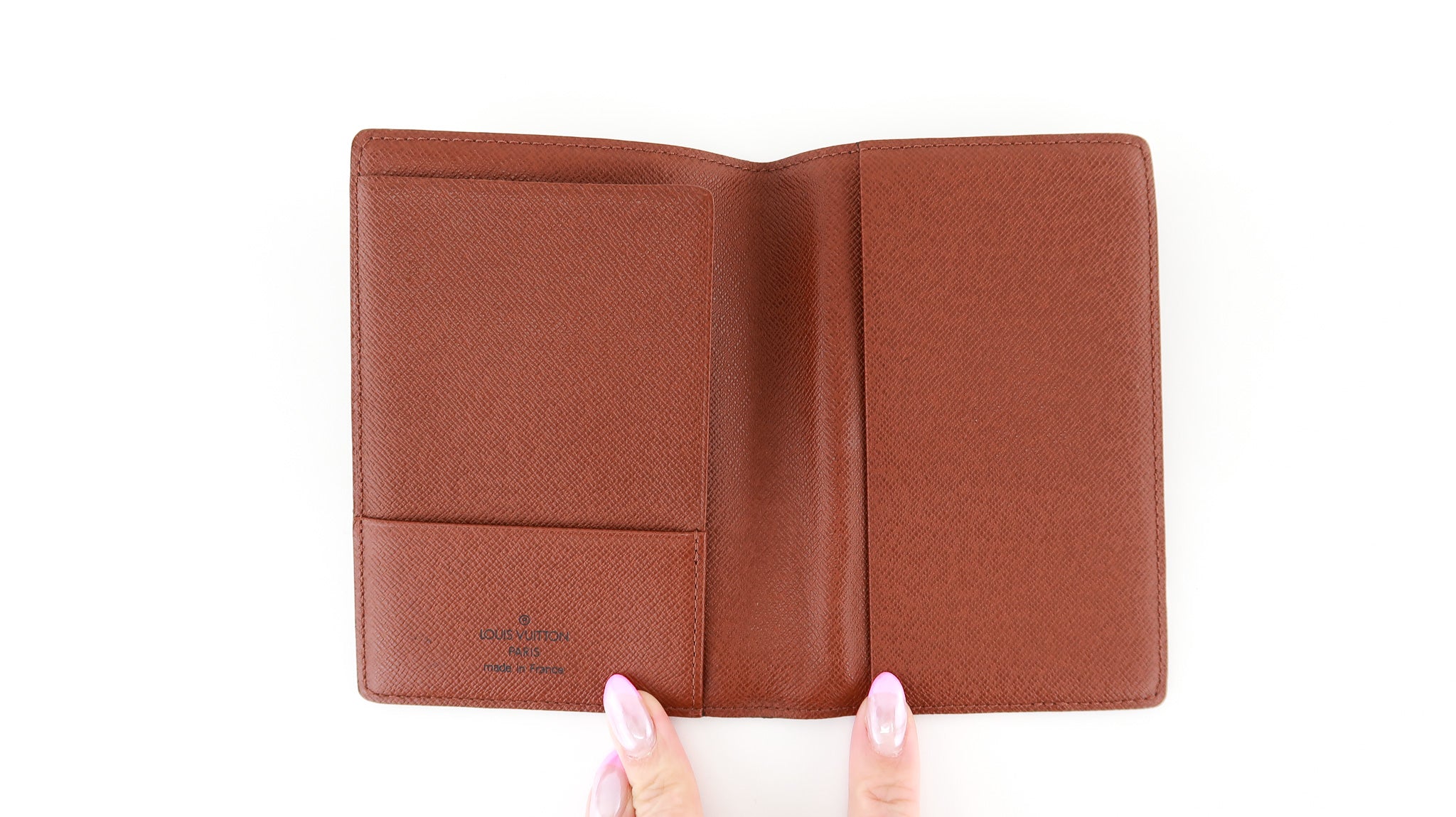 Louis Vuitton Monogram Passport Holder – DAC