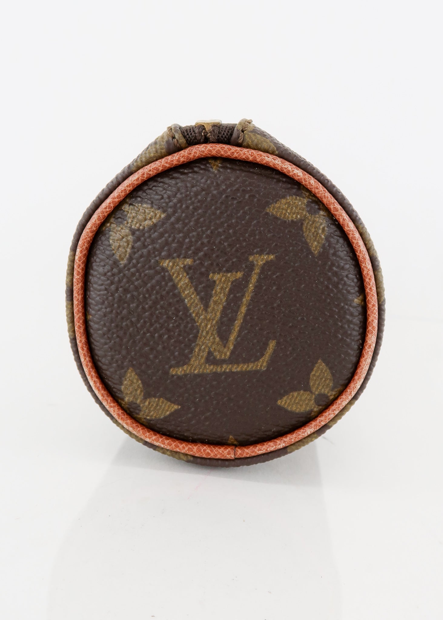 Louis Vuitton Monogram Round Pen Case – DAC
