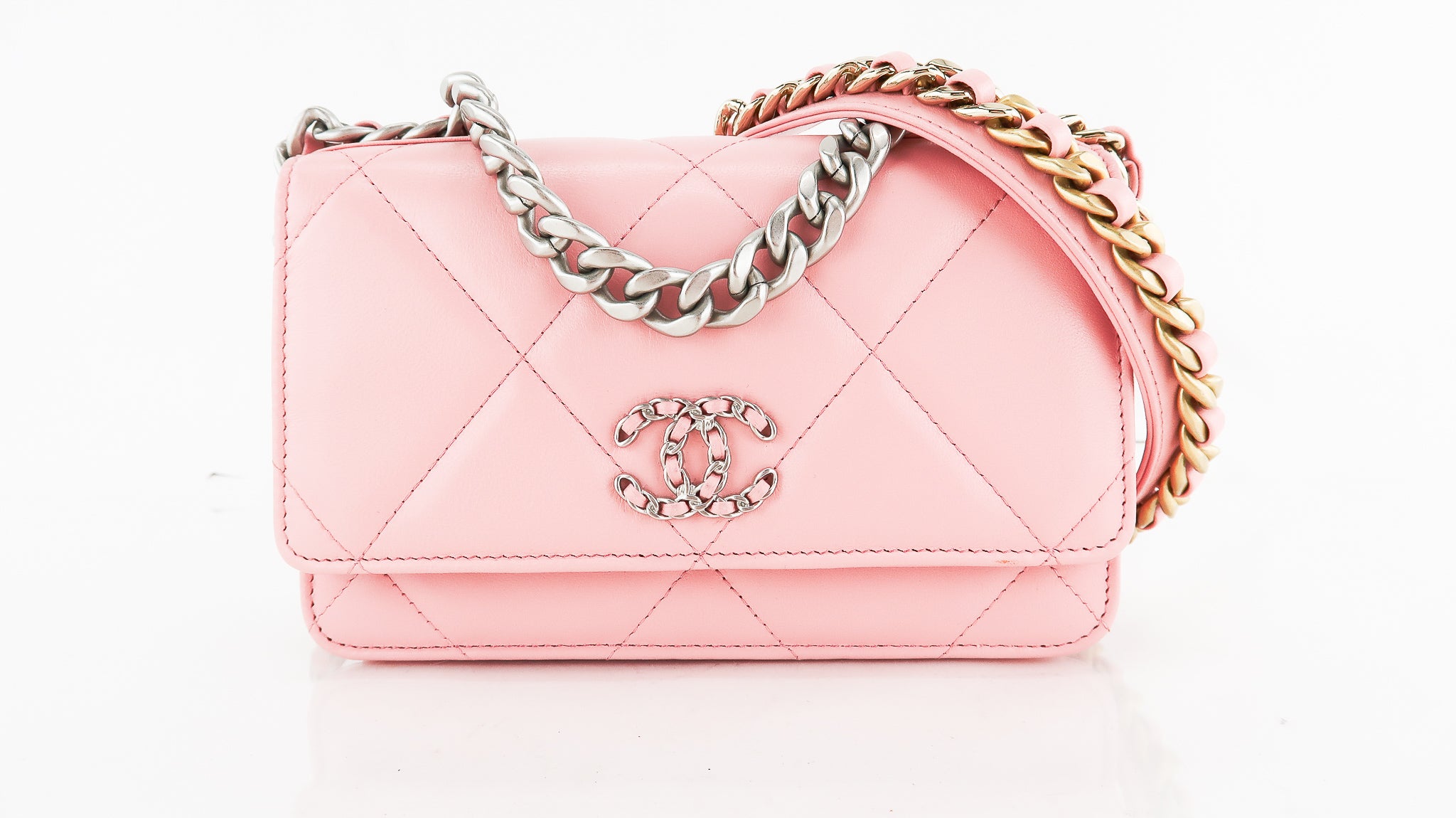 Brand new Chanel 19 Wallet on Chain Quilted Lambskin pink Woc 2022