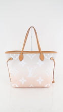 Load image into Gallery viewer, Louis Vuitton Giant Monogram Neverfull MM Wisp *Full Set*