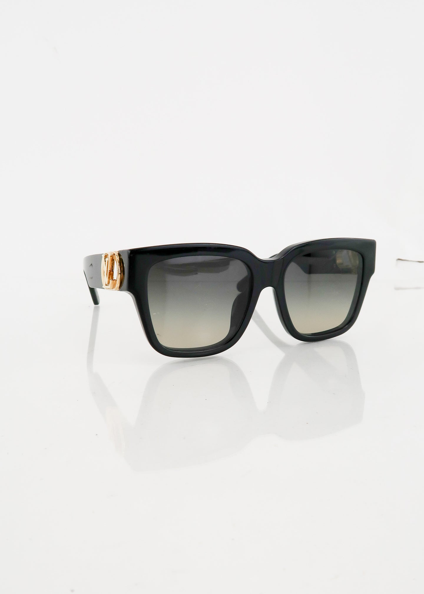 Louis Vuitton LV Link Cat Eye Sunglasses Black Acetate. Size W