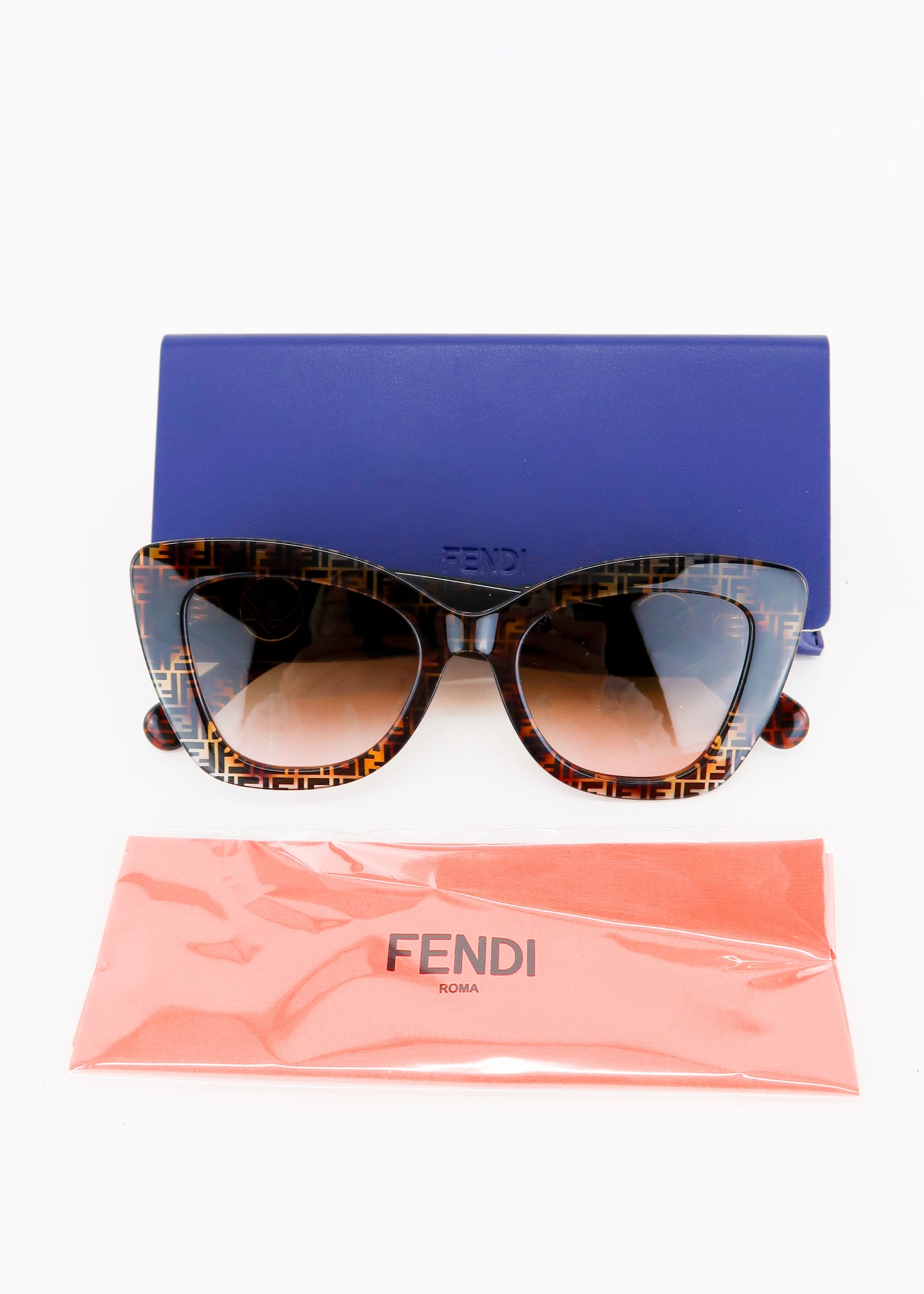 Designer: FENDI Condition:Excellent Item: Sunglasses Place of
