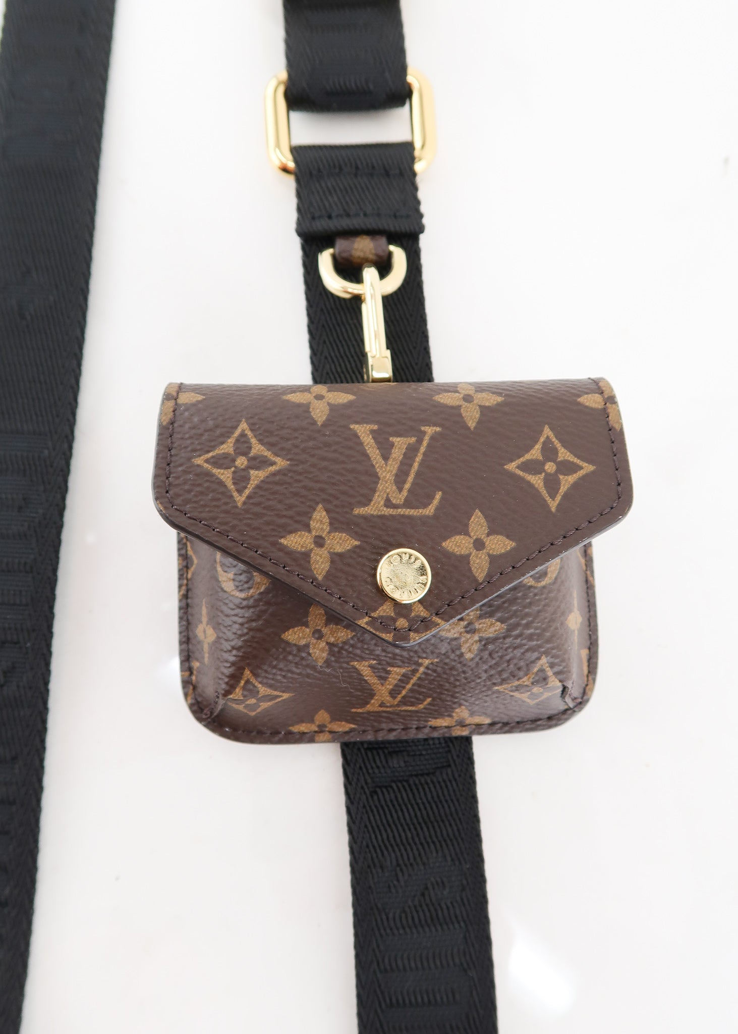 Louis Vuitton Monogram Bumper on Strap iPhone 13 Pro – DAC Louis Vuitton Monogram Bumper on Strap iPhone 13 Pro – DAC