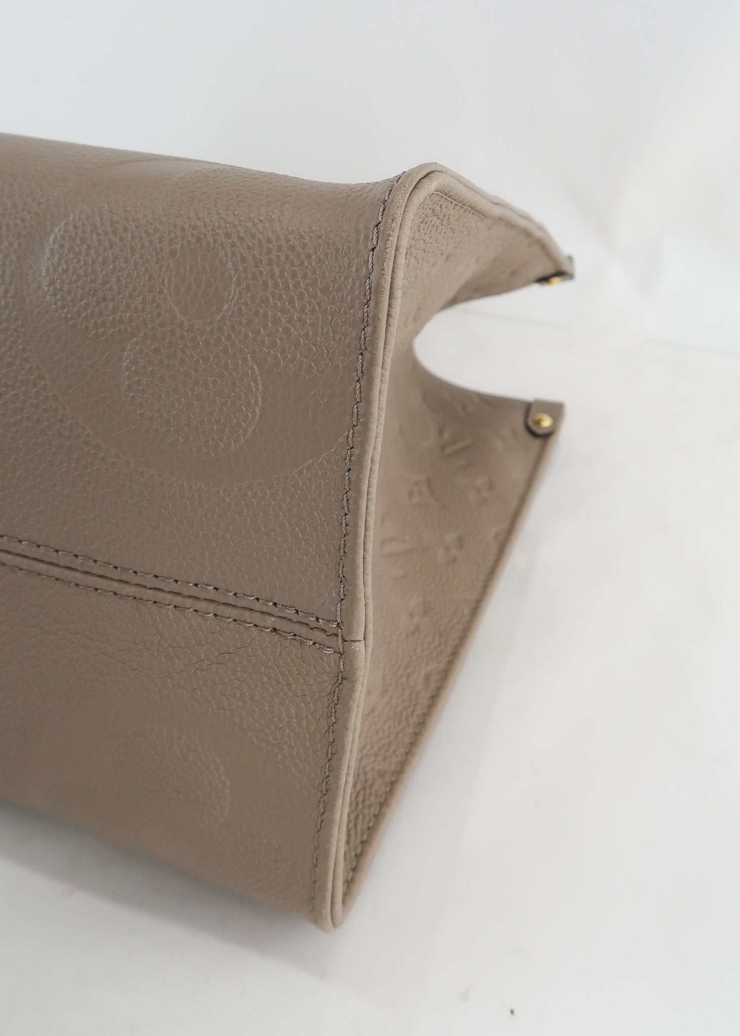 กระเป๋าสะพายLouis Vuitton ONTHEGO MM Turtledove colors