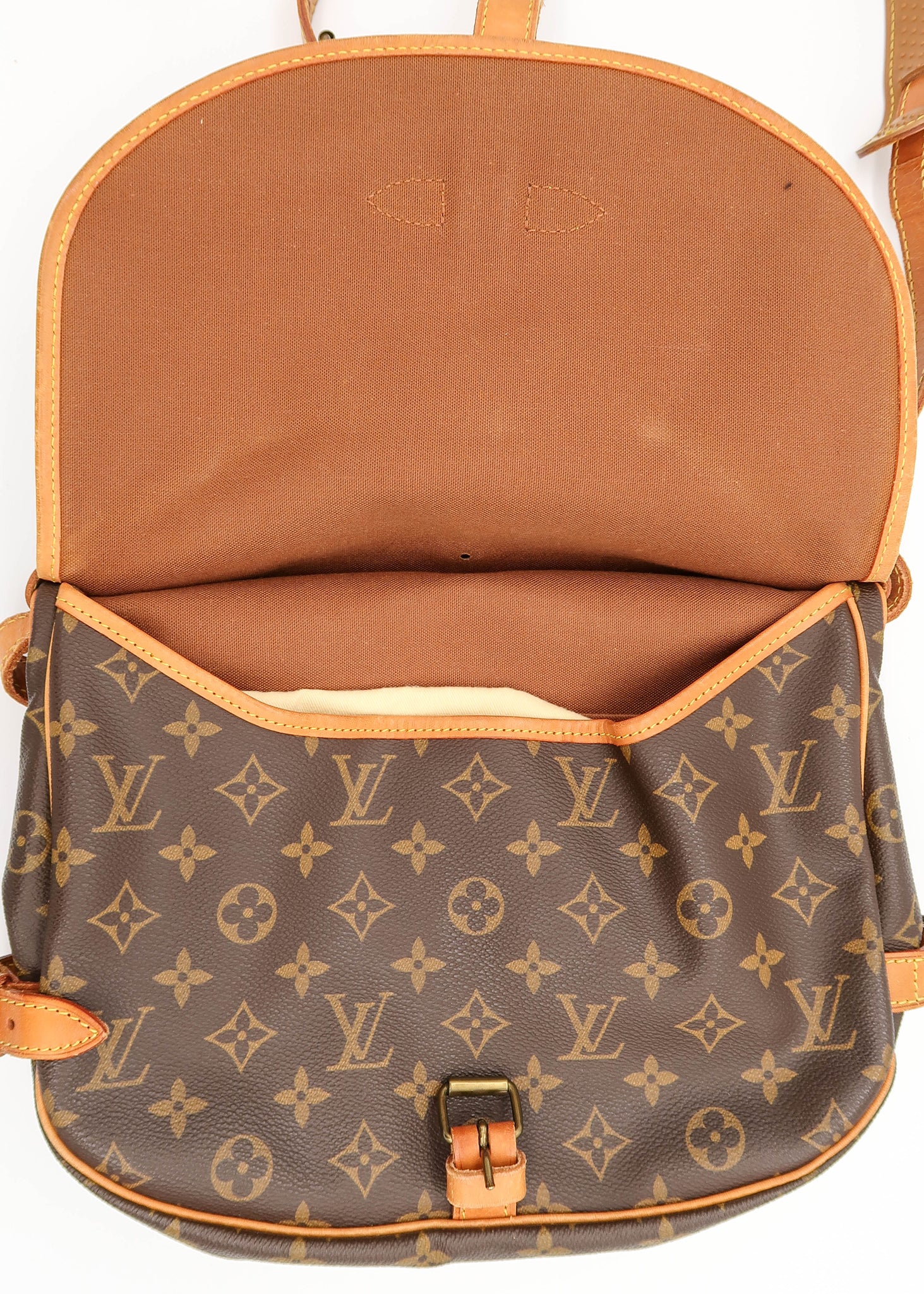 Louis Vuitton Brown Monogram Saumur 25 Leather Cloth ref.210986 - Joli  Closet