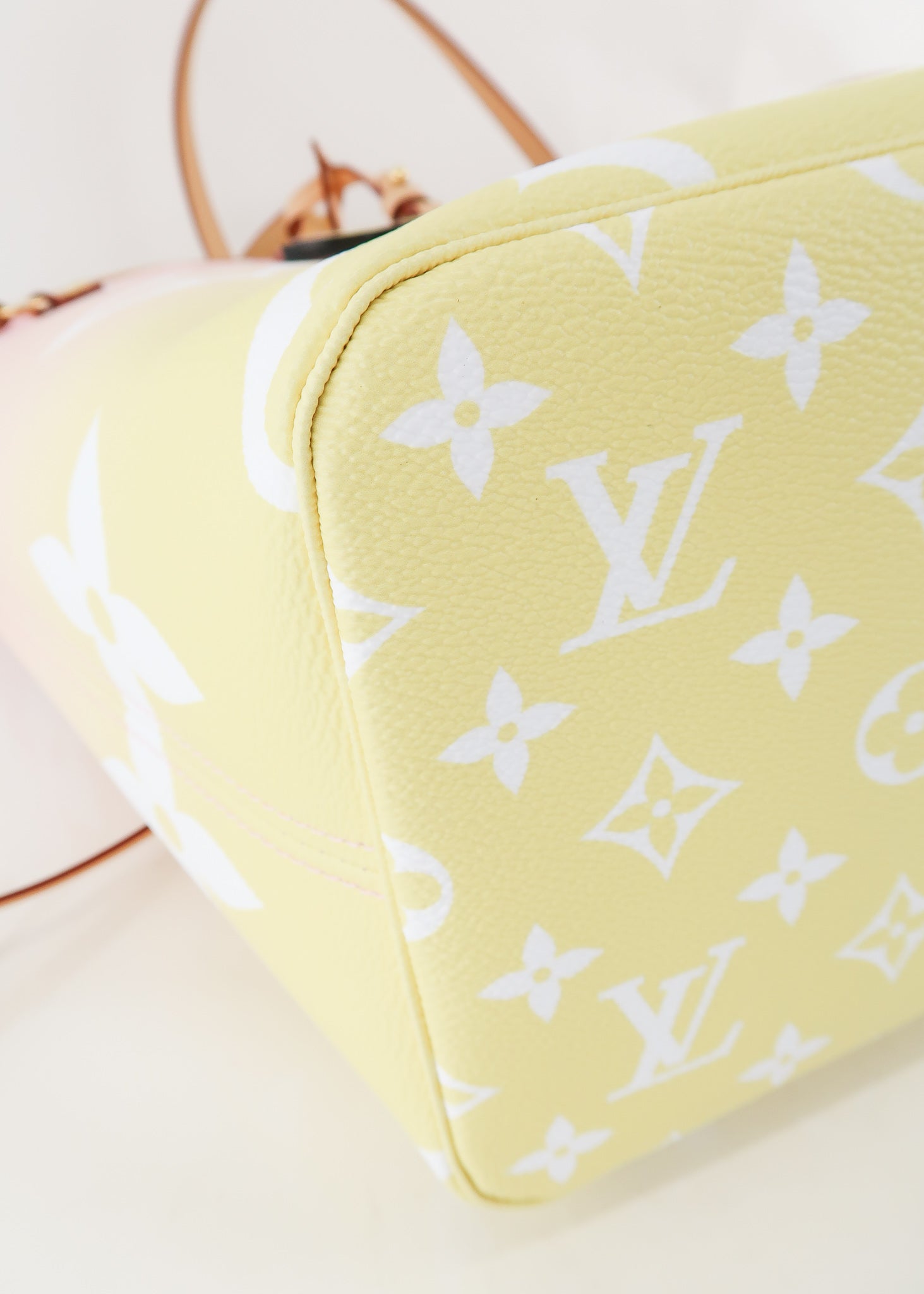 Louis Vuitton Neverfull Monogram Giant MM Lilac/Yellow Lining in