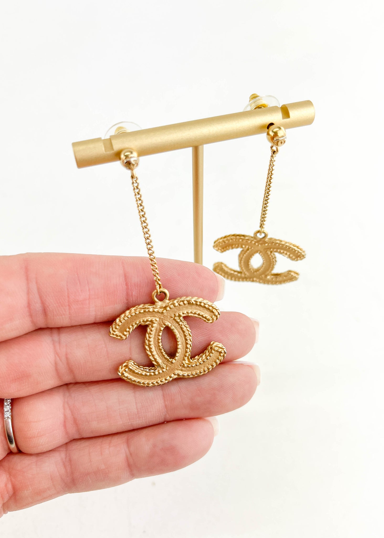 klip kerne bungee jump Chanel COCO Drop Earrings Gold – DAC